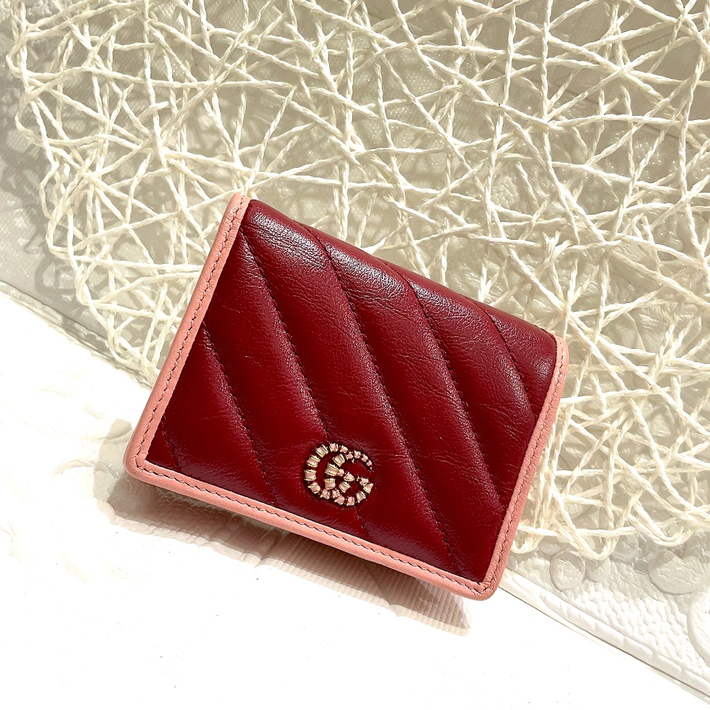 二手旗艦 GUCCI 酒紅色 雙G 牛皮 斜形紋 短夾 卡包 零錢包 皮夾 (公益店)