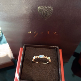 專櫃日本知名品牌輕珠寶 agete CLASSIC 阿卡朵 蛋白石細緻戒指華麗簍空千穀粒極致美古典戒子