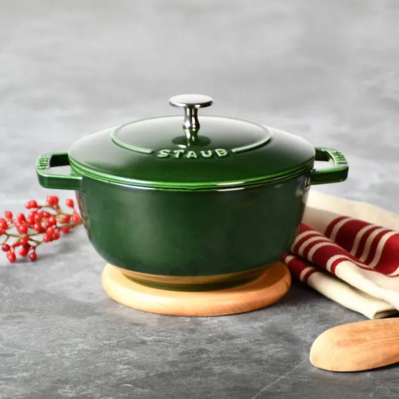 Staub 🇫🇷櫻桃紅 羅勒綠 松露白 和食鍋 鑄鐵鍋 媽咪鍋 20cm 24cm &amp; 鍋蓋架 可選搭