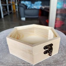 足賀藝品 QVEE 松木 玻璃面 六角珠寶盒****