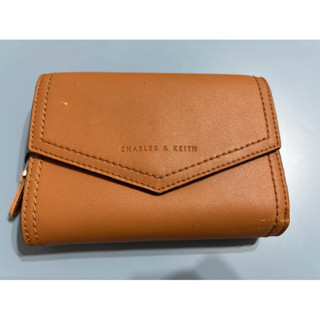 二手商品 CHARLES&KEITH短皮夾 有部份表皮脫落 拉鍊不是原廠