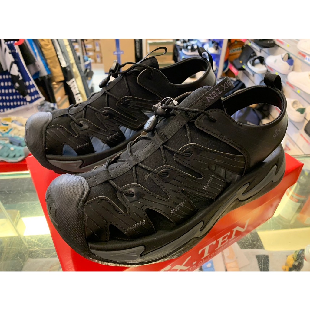 塞爾提克~免運 SIX.TEN 男生 OUTDOOR 涼鞋 運動涼鞋 護指溯溪鞋 M51052-黑色
