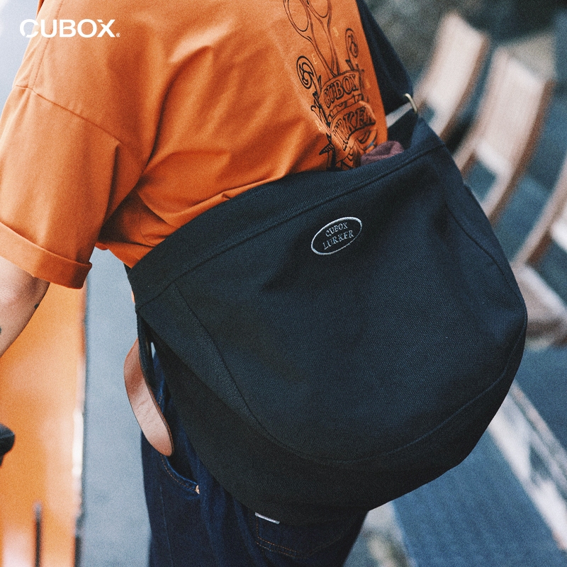 潛伏者BARBER 聯名報童包 (Black) CUBOX® x LURKER BARBERSHOP Daily Bag