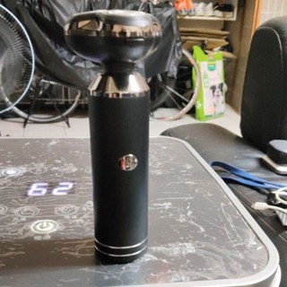 福利品！電動刮鬍刀（USB充電）馬力超強（可水洗）+送洗臉毛刷-全新