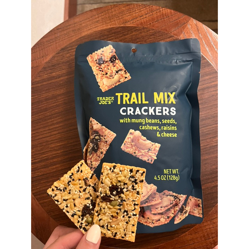 Trader Joe’s Trail Mix Crackers綜合堅果餅乾
