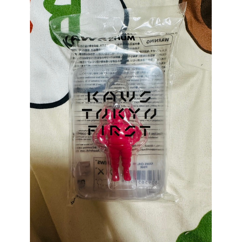 KAWS TOKYO FIRST 米其林吊飾紅色 美國藝術家 潮流藝術 藝術品 鑰匙圈 吊飾