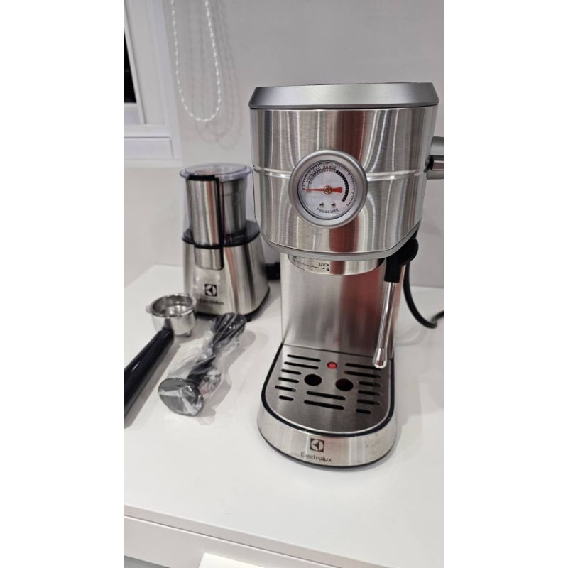 Electrolux 伊萊克斯 極致美味500 半自動義式咖啡機+咖啡豆研磨機 全新品但無原廠盒!!!