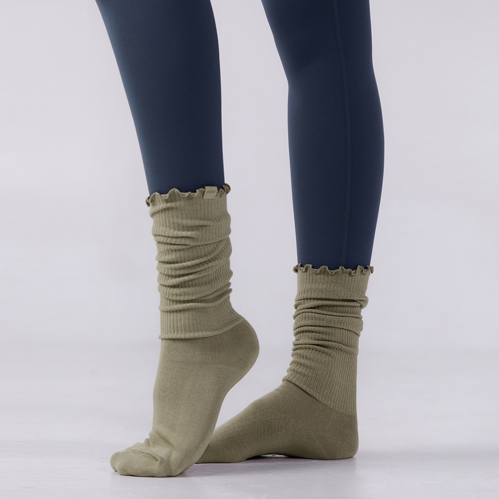 《現貨+預購》✨新品✨andar 木耳邊羅紋寬鬆襪