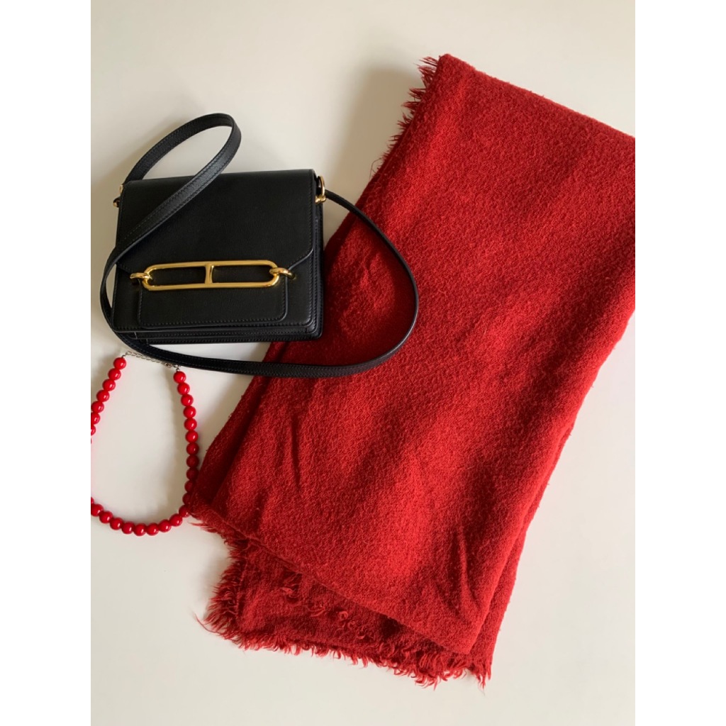 秋裝到 ，百搭單品✨西班牙品牌 Zara罌粟花紅披肩＋圍巾，日常專用 | 全新
