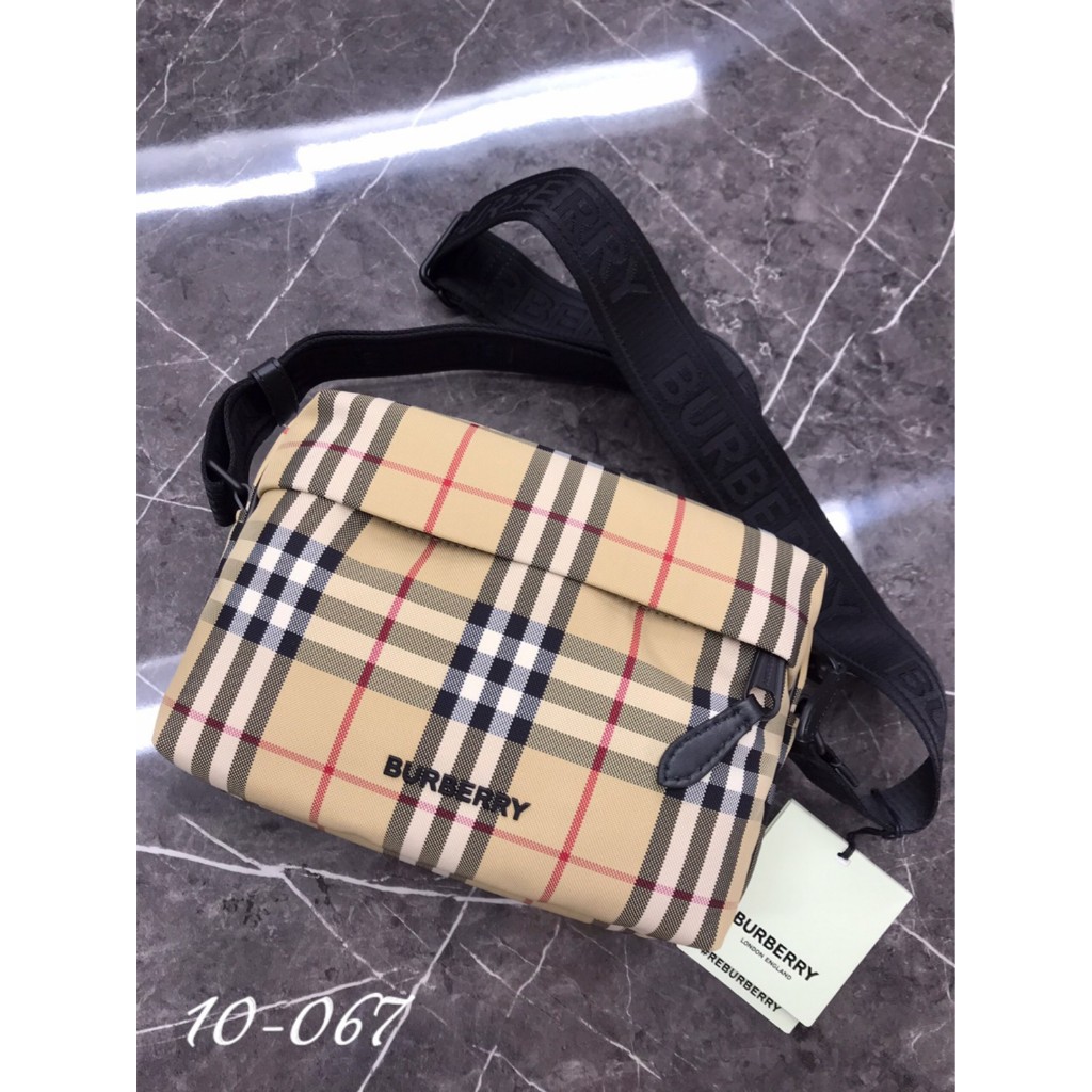 高雄凡賽斯歐洲精品 BURBERRY BBR BUR 經典款 滿版VANTAGE格紋 黑色小字體 卡其色 側背包 相機包