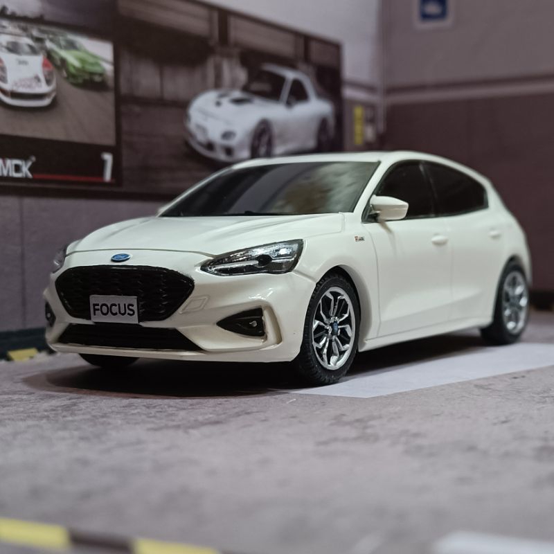 現貨全新盒裝 1/43 福特FORD FOCUS mk8塑製細化模型車