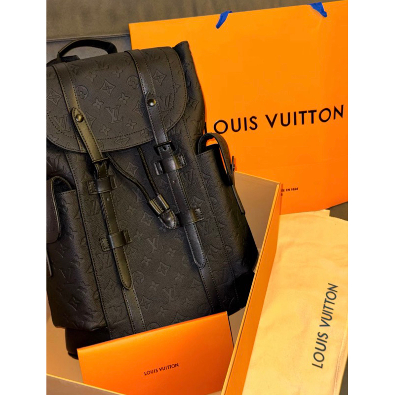 Limit精品✔️Louis Vuitton Lv 經典黑色壓紋設計 男生後背包 預購