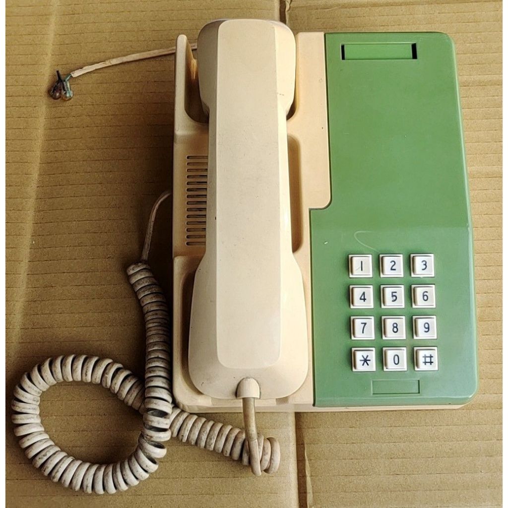 二手 復古電話機 按鍵式電話機 TA-205電話機 萬國電器 早期按鍵式電話 拍片用電話機 中華電信電話機
