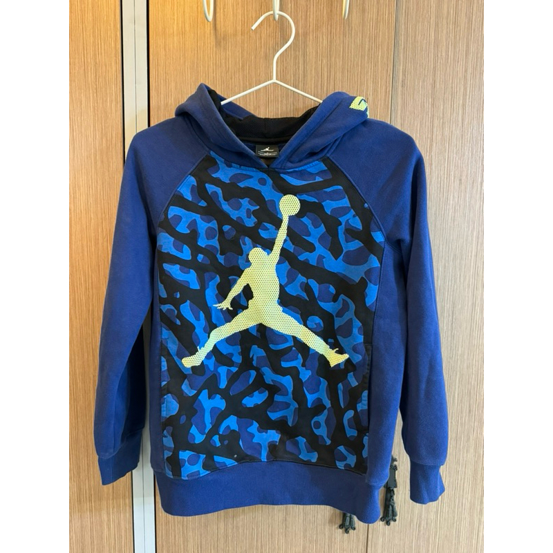 二手。9.5新 Air Jordan 刷毛保暖帽T(小孩版)本人小隻女所以買了小孩版 原價1790