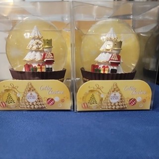 （附展示盒）金莎 巧克力 水晶球 聖誕樹款 白色 限量 聖誕節 耶誕樹 現貨2顆 壓克力 展示盒