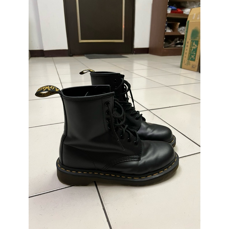 Dr.Martens 經典款八孔馬汀靴 1460 UK5