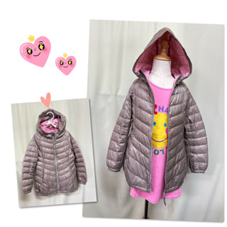 🎀二手衣倉🎀UNIQLO 童裝系列 銀卡其色連帽輕羽絨外套120碼 AA0125