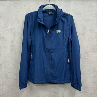 《TNT運動廣場》EVERLAST 美國運動品牌 女 平織 防風 口袋拉鏈 防曬 連帽外套 41221420-80