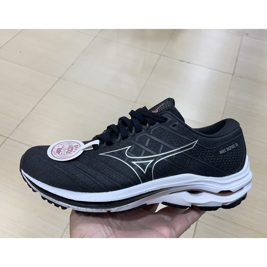 【BOBO】MIZUNO WAVE INSPIRE 18 SW(4E寬楦) 黑編織白慢跑鞋女J1GD224604