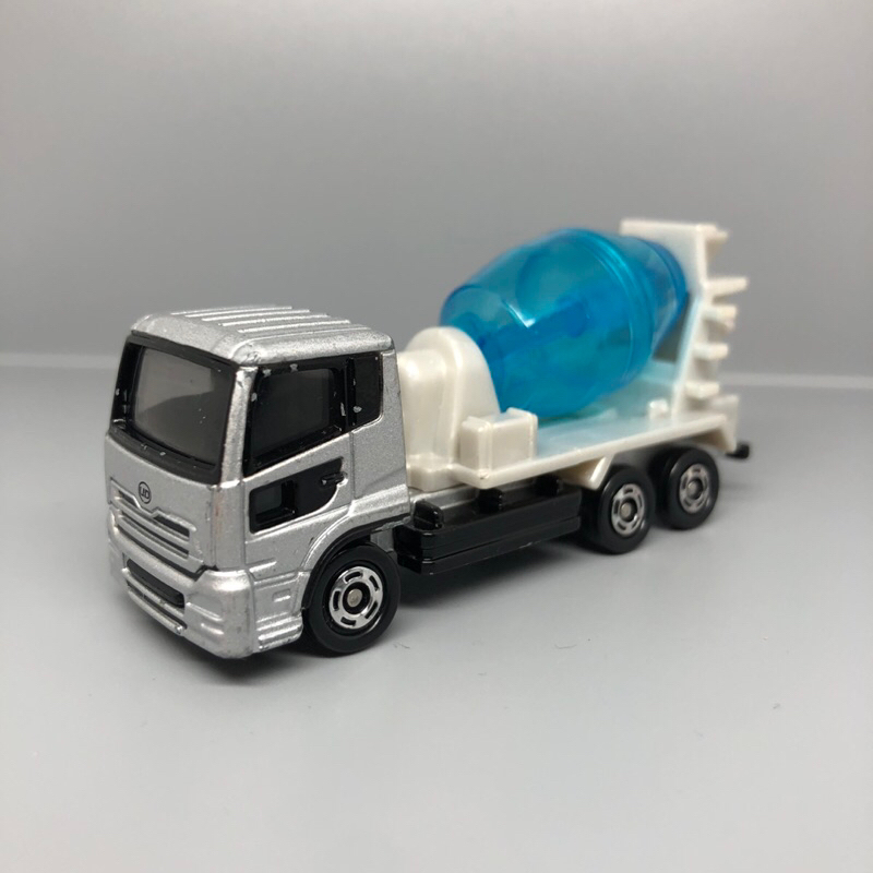 Tomica ud Nissan diesel quon 銀 水泥車