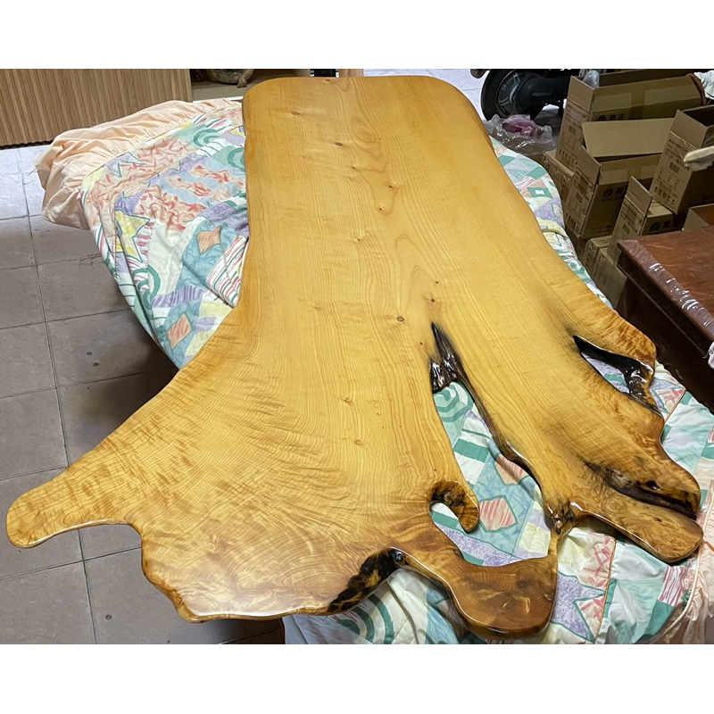 (2)難得的黃檜大桌板台灣黃檜扁柏HINOKI黃檜板黃檜桌子/屏風/壁掛雕刻都漂亮 閃光瘤花重油料 兩面都可以用都很漂亮