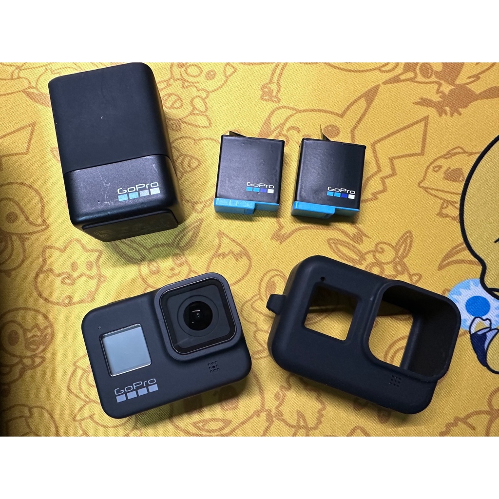 【二手】GoPro Hero 8 Black (原廠電池x2,副廠防水盒x1,副廠配件,副廠收納盒)