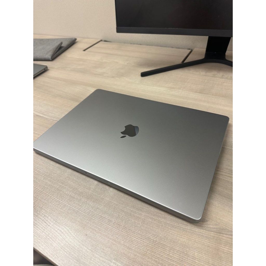 MacBook Pro M1 Max 32GB ram 1TB SSD 16 inch