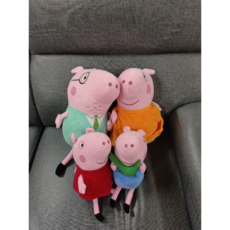 佩佩豬一家人的玩偶共四隻