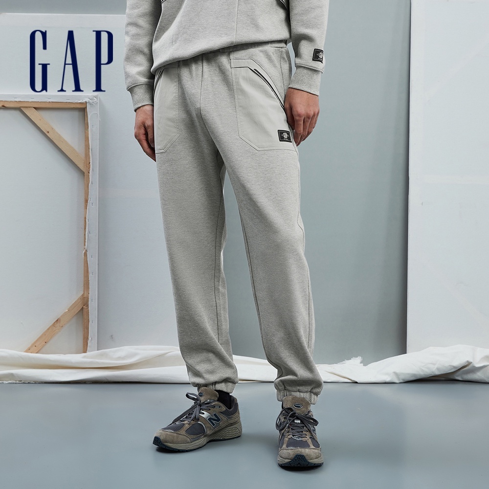 Gap 男裝 Logo刷毛束口鬆緊褲-淺灰色(837474)