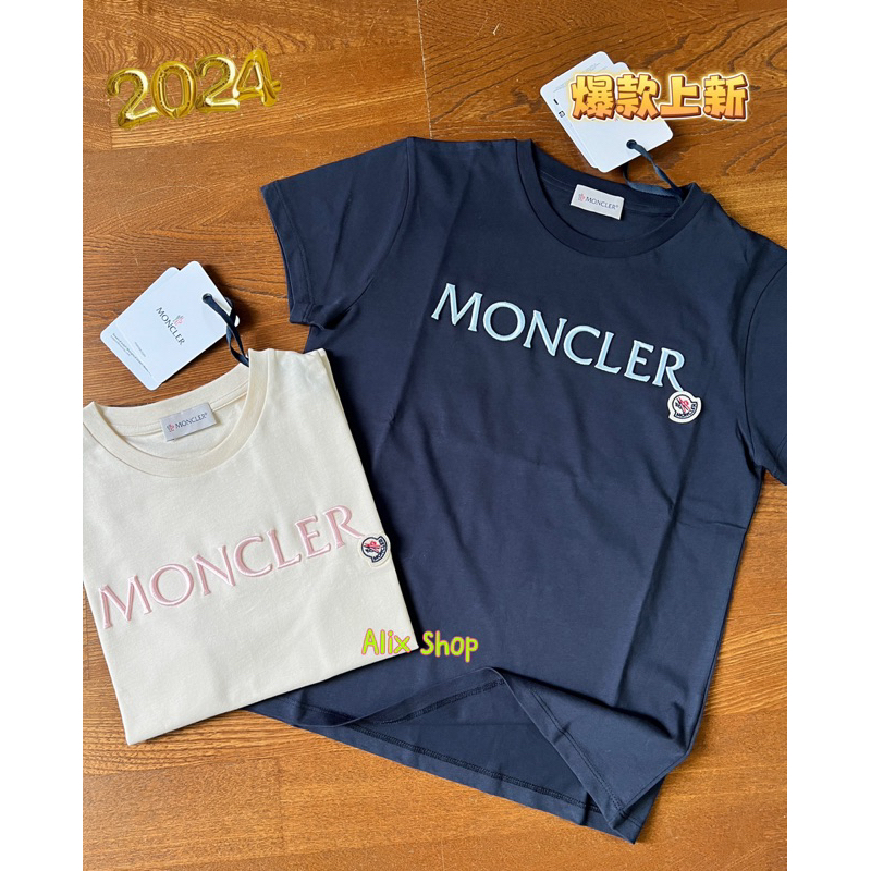 2024 春夏新款 Moncler 刺繡文字立體 Logo、貼布、徽章、米白色 、深藍色 女童裝 上衣、短袖 T恤。