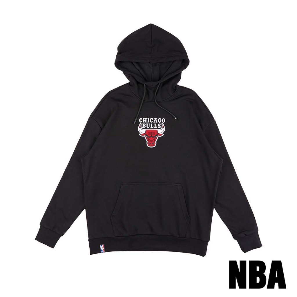 NBA 公牛 經典 貼繡 帽T【33551493】長袖 棉T 連帽T 復古風 BULLS