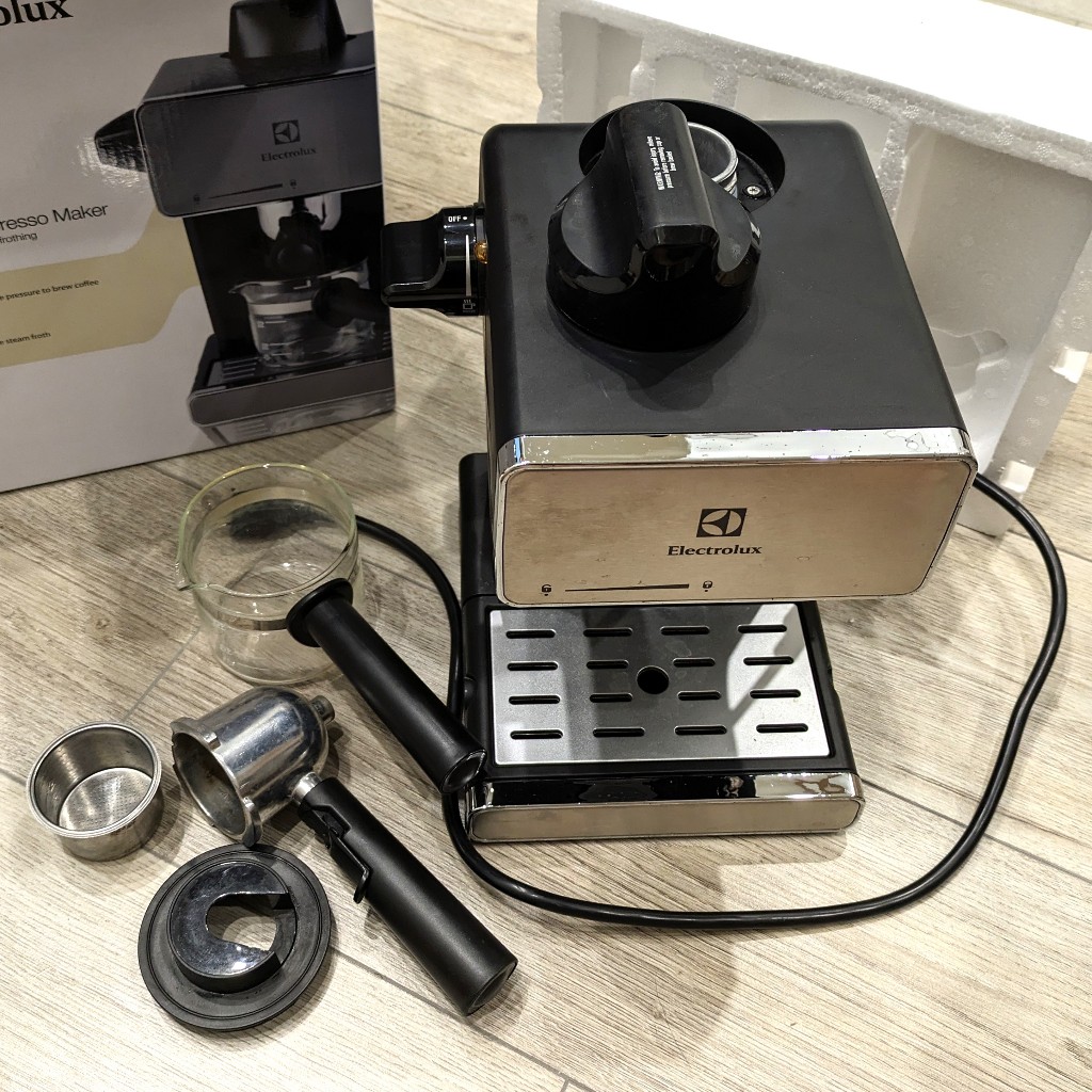 伊萊克斯 Electrolux 咖啡機 半自動義式咖啡機 EES1504k