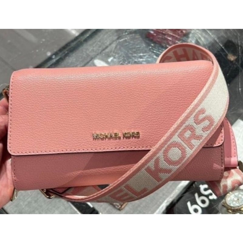 🤩WOC🎁限時特價🤩最新款💘 Michael Kors MK logo寬版斜背帶 牛皮 斜背包