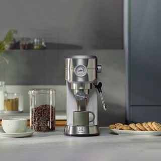 (全新) Electrolux 伊萊克斯 | 半自動義式咖啡機 (E5EC1-31ST不鏽鋼壓力計款)
