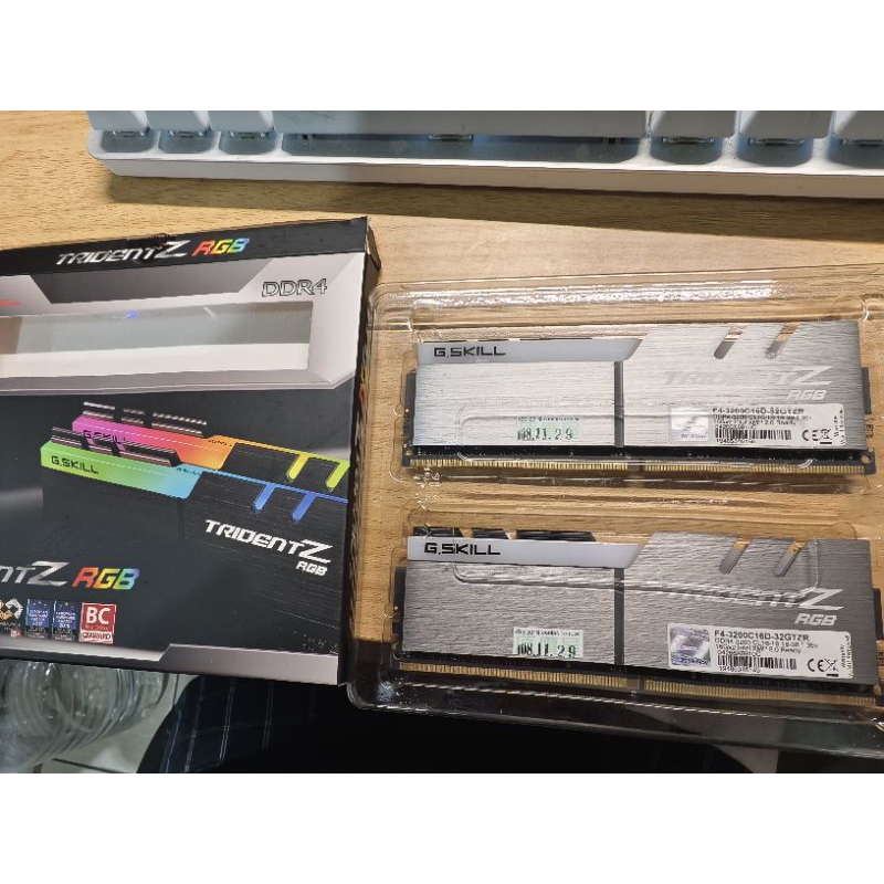 二手 芝奇 幻光戟 G.SKILL RGB DDR4 3200 32G (16G x2) RAM 超頻記憶體