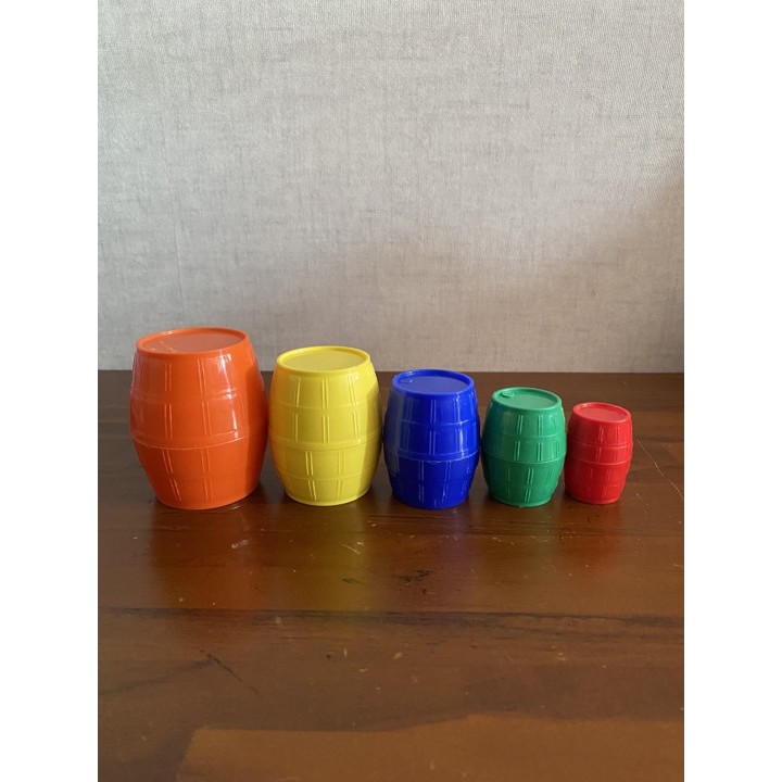 [二手品項]疊杯益智玩具，筒狀造型，上下杯子可鎖緊可打開，由大到小可收納為一個，總共五款尺寸五款顏色（贈品：威秀電影票）