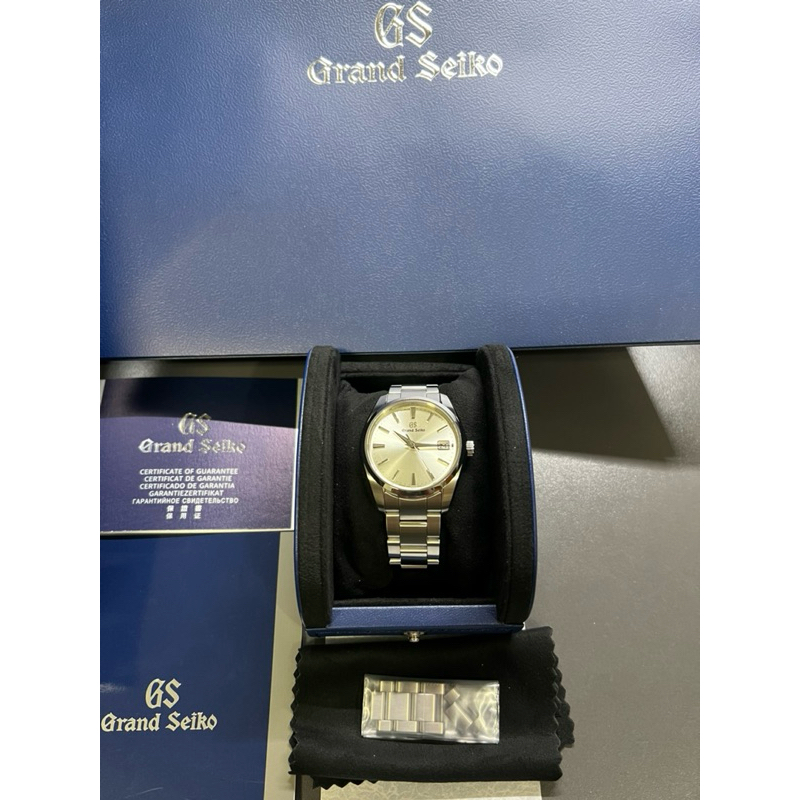 全新 SBGP009 - Grand Seiko石英錶- 香檳色 銀色面盤 錶徑40mm 購於日本 現況如圖 精工錶