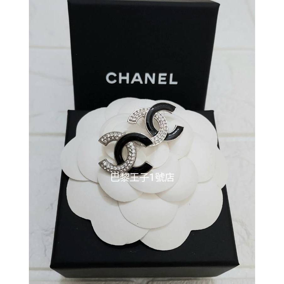 【巴黎王子1號店】《CHANEL》香奈兒 ABB931 銀色 雙C Logo 水鑽 黑色 琺瑯 耳環 耳釘~現貨