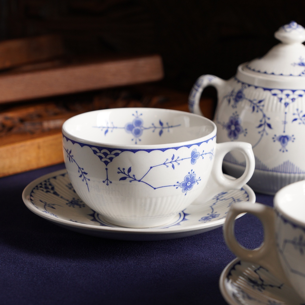 英國Furnivals著名"丹麥藍"百年唐草古董茶杯/咖啡杯組