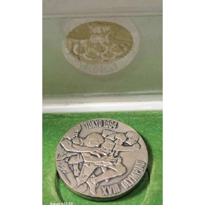 420,1964年東京奧運紀念章，ㄧ個銅章加一個銀章