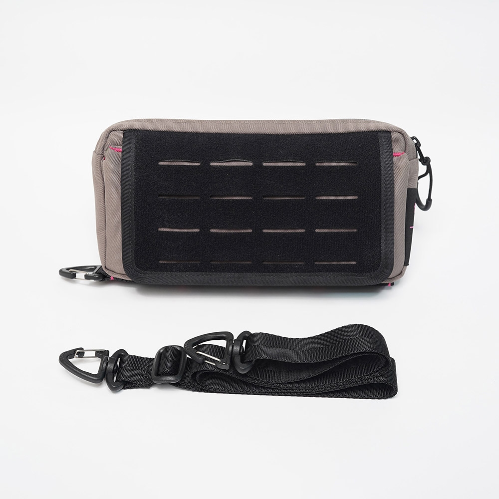 【FREESTONE X trb】Tactical Fastpac 戰術快翻包 – 原野灰 | 防潑水 機能包 斜肩包