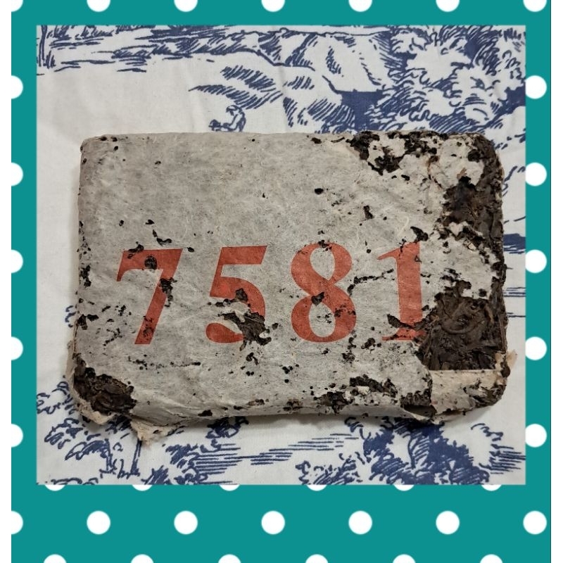 7581 普洱茶生茶 生茶磚 昆明磚 香港訂製磚 特殊龍珠茶磚（蟲屎磚）年份2010 淨含量250g