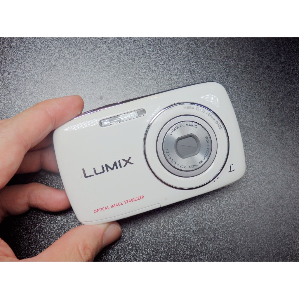 &lt;&lt;老數位相機&gt;&gt; Panasonic LUMIX DMC-S1 (Leica鏡頭 / 1210萬像素 / CCD/白)