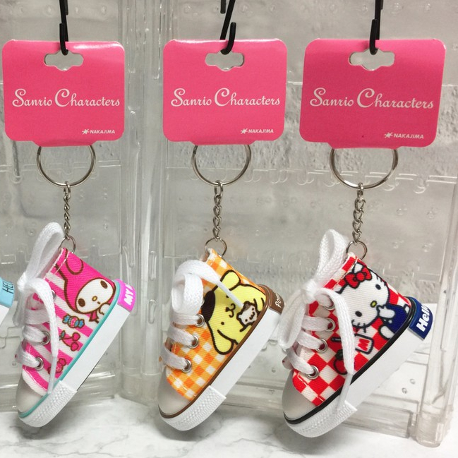 🌸現貨免運可刷卡 日本正版 Hello Kitty 凱蒂貓 帆布鞋造型 鑰匙圈/包包掛飾 C21