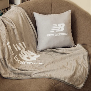 全新未拆！NEW BALANCE NB 兩用抱枕毯