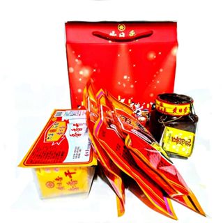 【MR.HaoHao 】品牌禮盒(黃日香-陳年精製豆乳-1＋香香干1＋豆干3包＋黃日香禮盒)一盒一箱