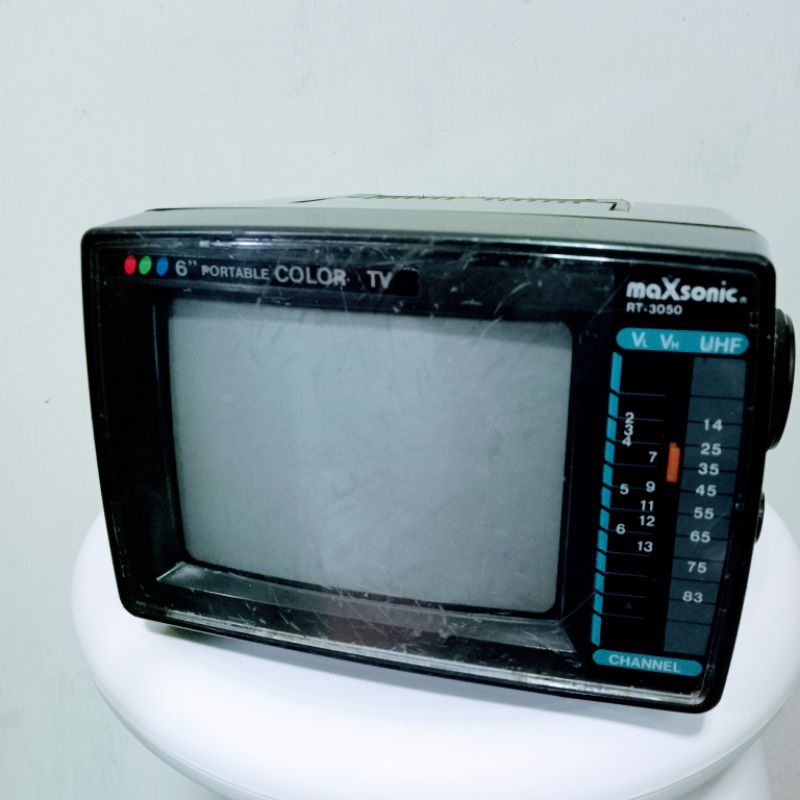 早期6吋小電視無盒 附電源線可開機無天線 攝影道具 場景擺飾請看説明