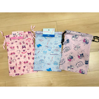 日本大創DAISO 三麗鷗束口袋/收納袋 盥洗袋 萬用袋/美樂蒂 大耳狗 酷洛米 雙子星 布丁狗 酷企鵝