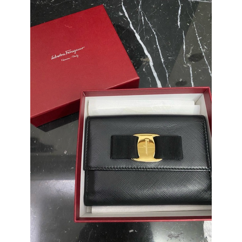 salvatore ferragamo二手皮夾、女夾、短夾、卡夾🐧 （完全正貨保證超低價）