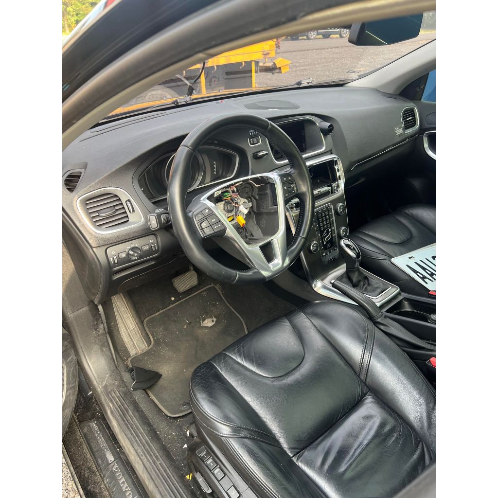 中古 回收 2013 VOLVO V40 T4 零件車 殺肉車 拆賣